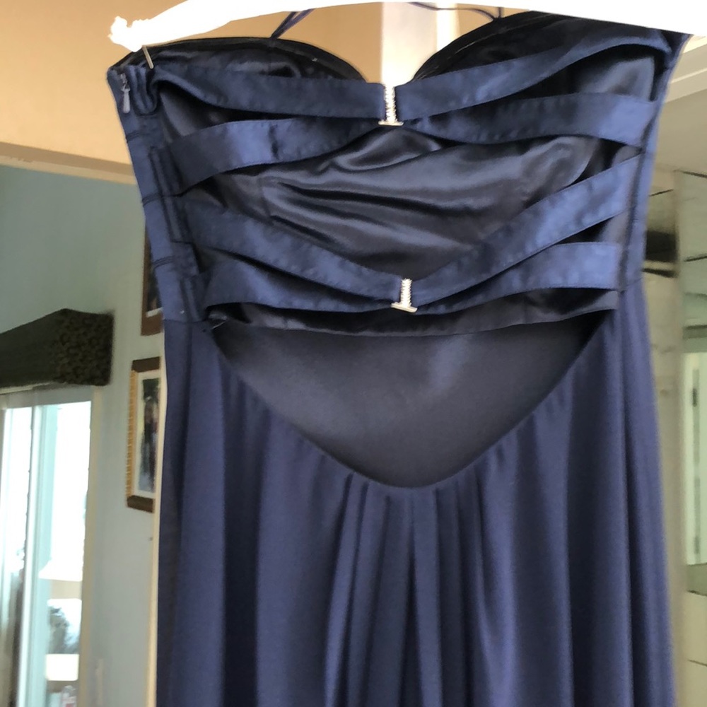 Gown - Picture 4 of 7
